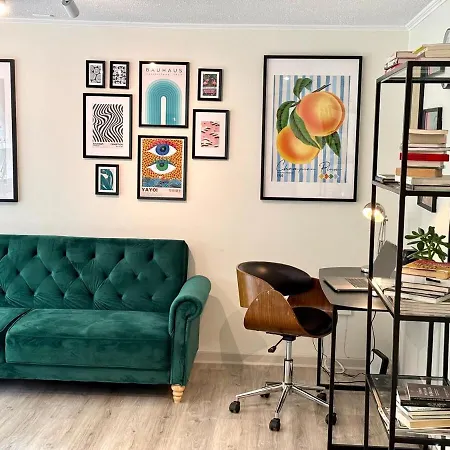 Central Apartment With Air Conditioning - Perfect!